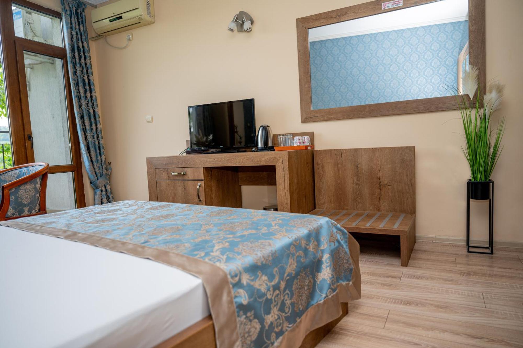 Lucky Hotel เวลีคอเทอร์โนโว ภายนอก รูปภาพ