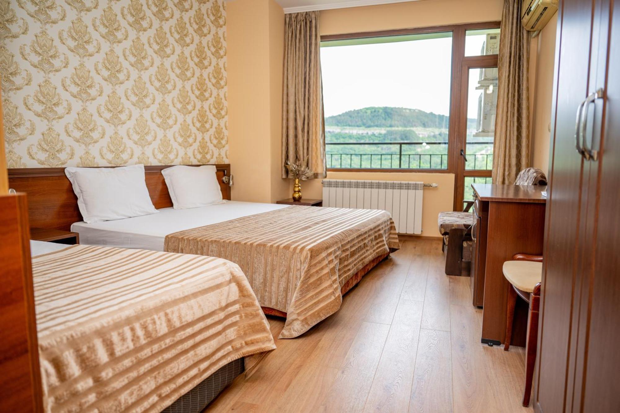 Lucky Hotel เวลีคอเทอร์โนโว ภายนอก รูปภาพ